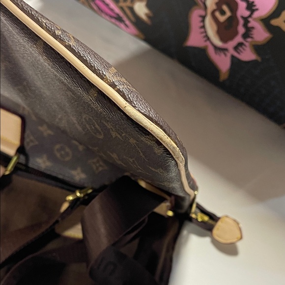 Stylish Monogram Brown Messenger Bag - Picture 10 of 11